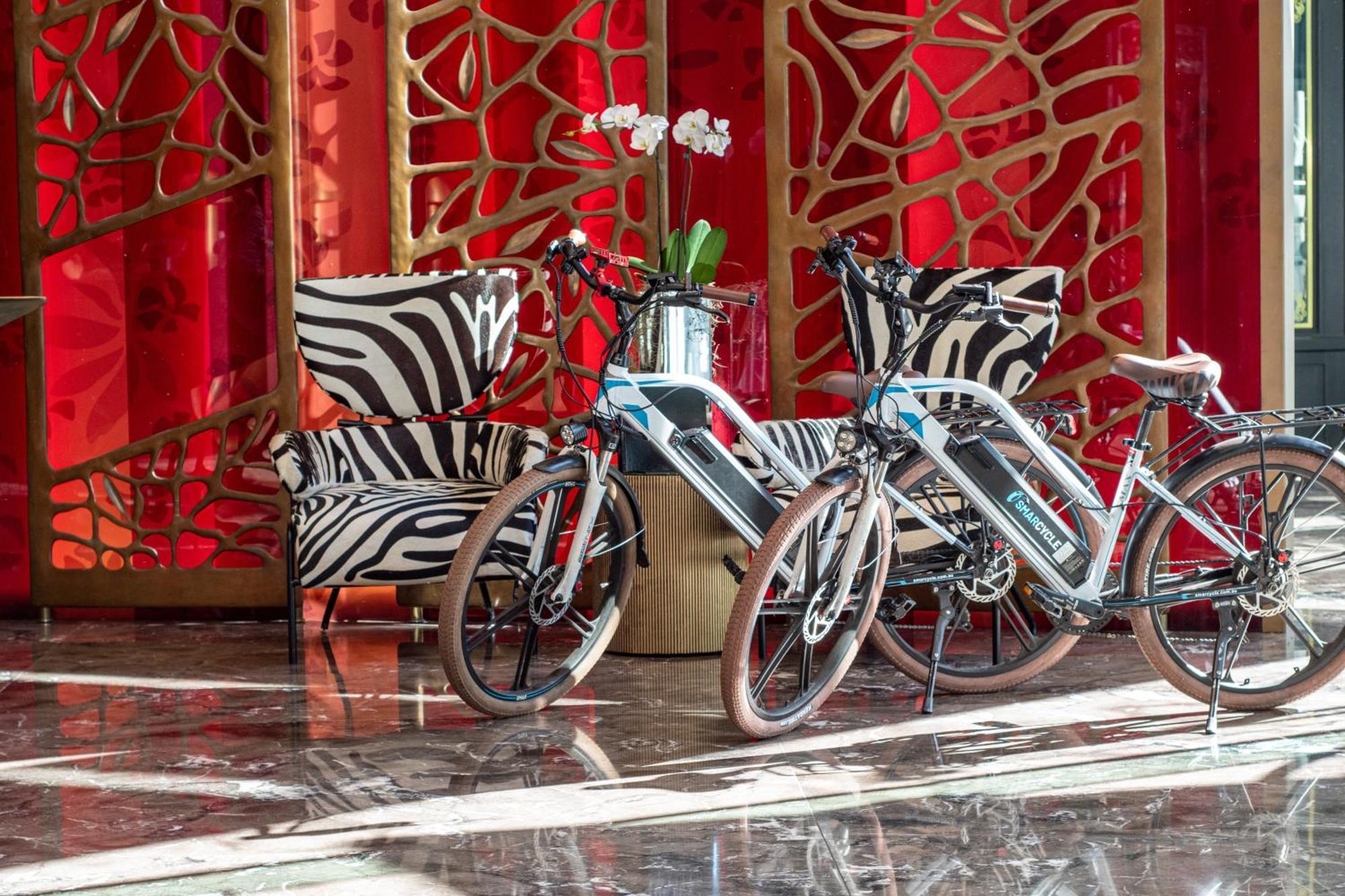 Emporium Hotel South Bank Brisbane Exterior foto Bicycles at the lobby