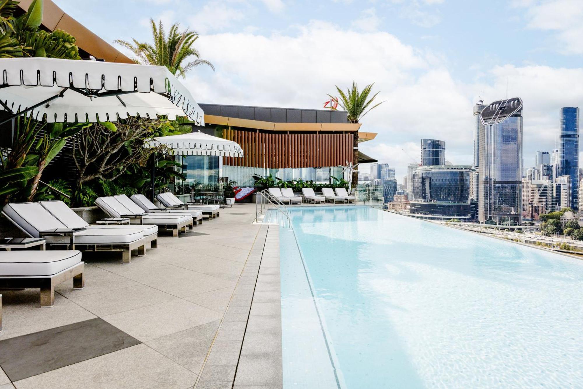 Emporium Hotel South Bank Brisbane Exterior foto The rooftop pool at The Standard, Bangkok
